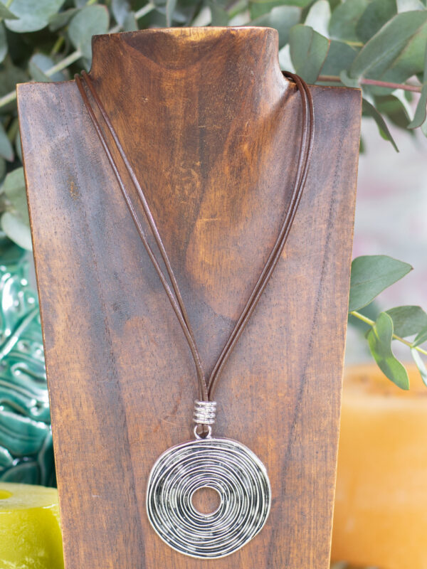 Colgante Mujer con Colgante Espiral Reversible Plata Vieja y Cuero