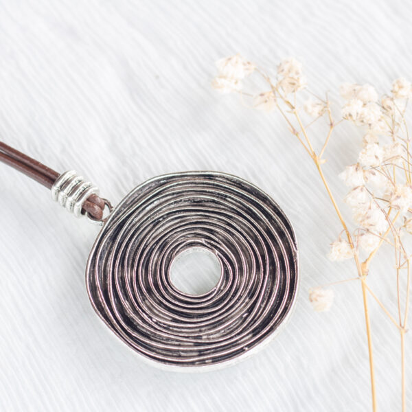 Colgante Mujer con Colgante Espiral Reversible Plata Vieja y Cuero