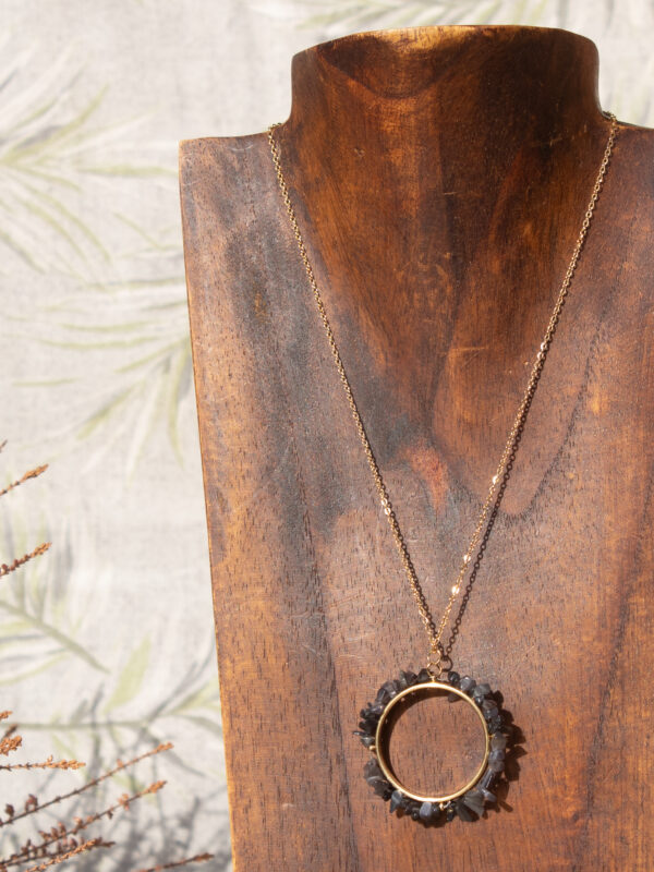 Collar de Aro con Piedras Naturales de Obsidiana Negra