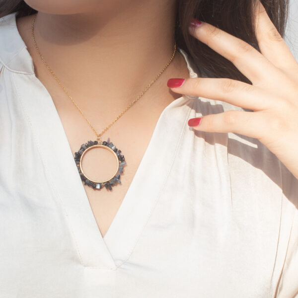 Collar de Aro con Piedras Naturales de Obsidiana Negra