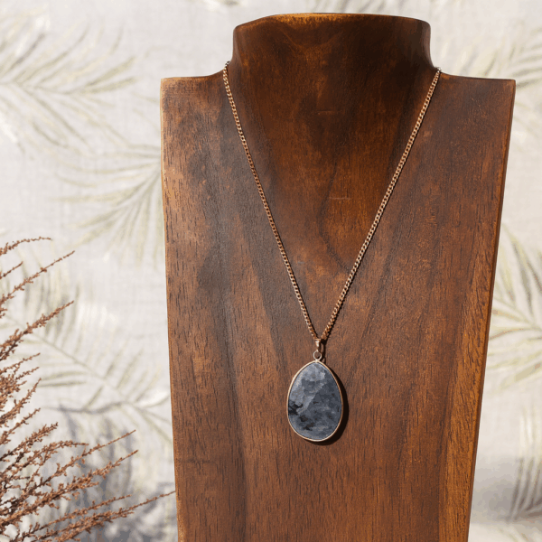 AMICHI - Collar con Piedra Labradorita Natural y Cadena de Acero Inoxidable