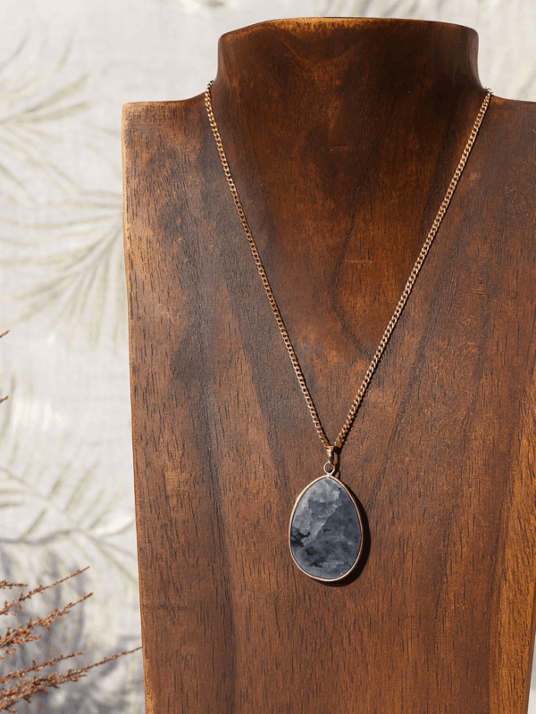 AMICHI - Collar con Piedra Labradorita Natural y Cadena de Acero Inoxidable