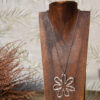 AMICHI - Collar Flor con Cadena Larga de Acero Inoxidable