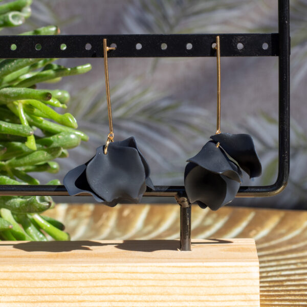 IMG_2995negro Pendientes con Pétalos de Flor de Resina y Acero Inoxidable