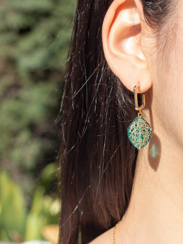 Pendientes Cuadrados Verdes con Aro Dorado