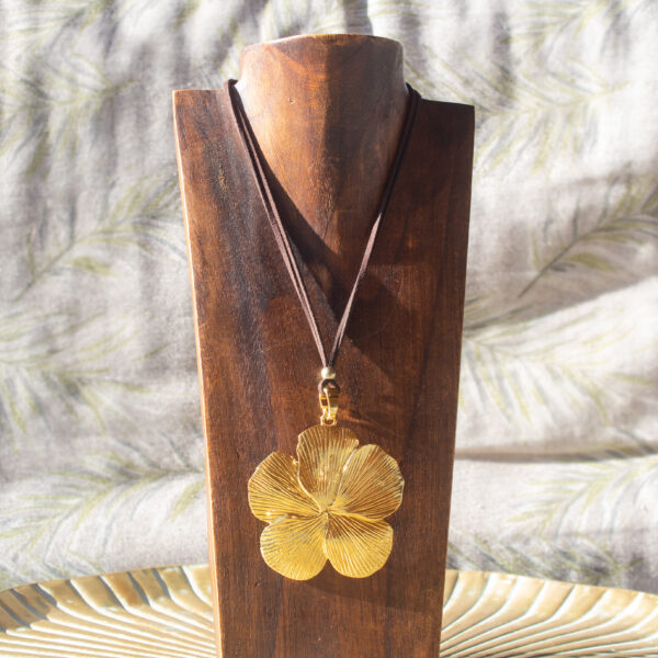 Collar Largo Mujer Flor Dorada con Antelina Marrón