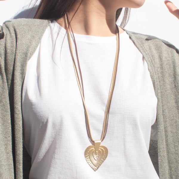 Colgante Corazón Dorado Grande con Antelina