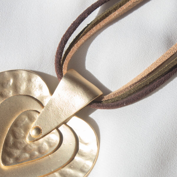 Colgante Corazón Dorado Grande con Antelina