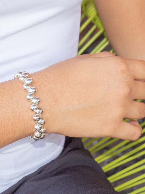 AMICHI – Pulsera de Cuero Marrón con Cierre de Botón